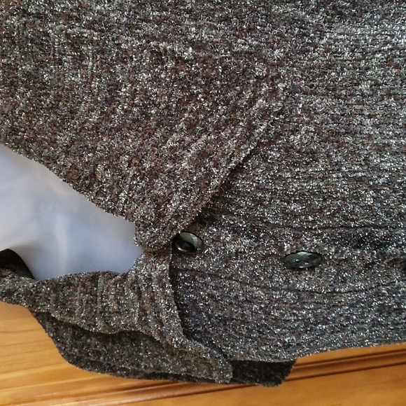 Christopher & Banks Green short sleeve sweater. Size: Large Petite - Picture 2 of 7